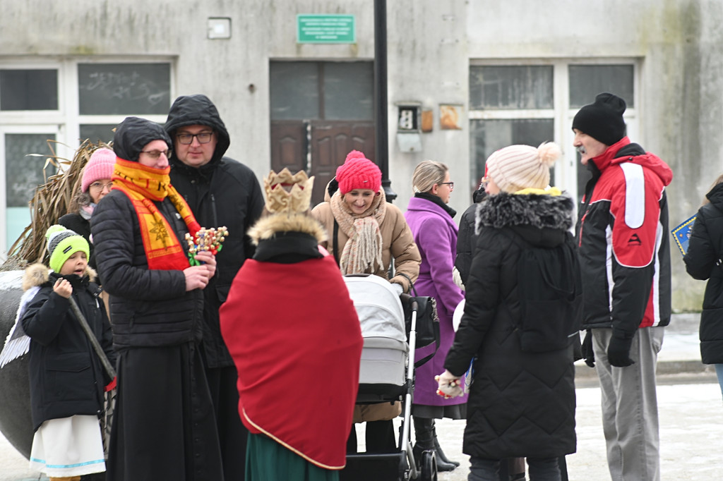 Orszakowy korowód z Pułtuskiej do kościoła