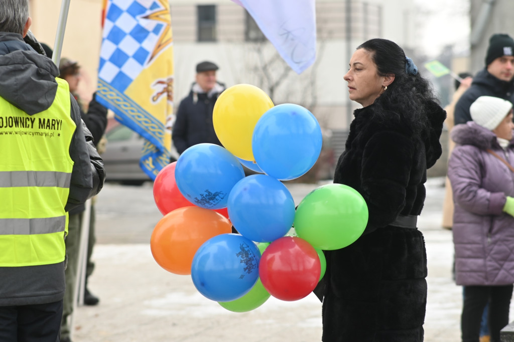 Orszakowy korowód z Pułtuskiej do kościoła