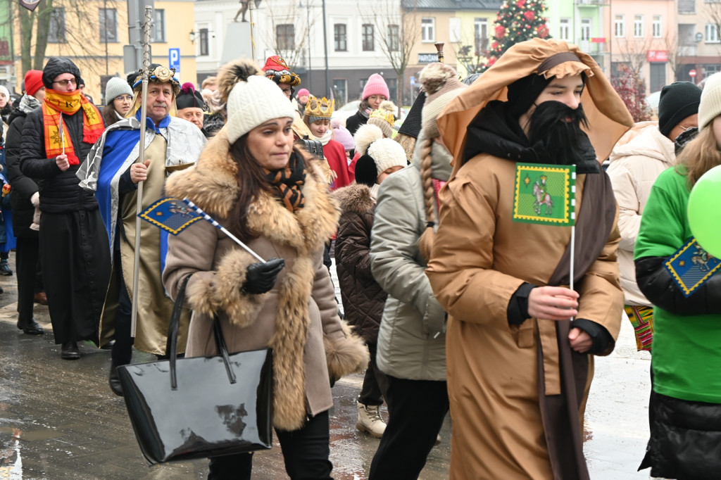 Orszakowy korowód z Pułtuskiej do kościoła