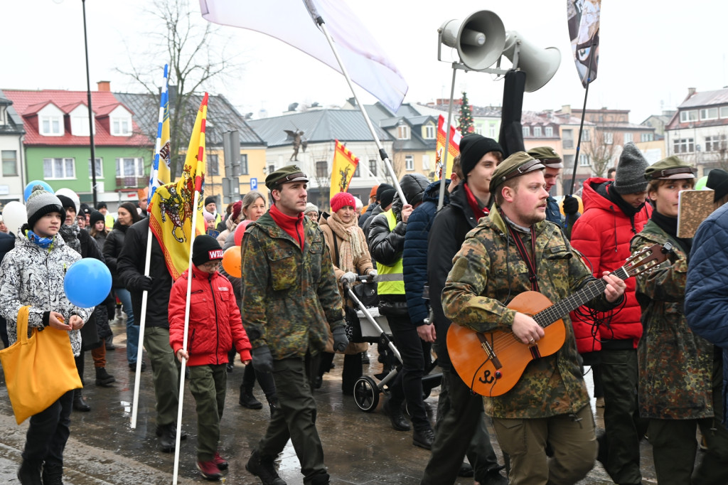 Orszakowy korowód z Pułtuskiej do kościoła