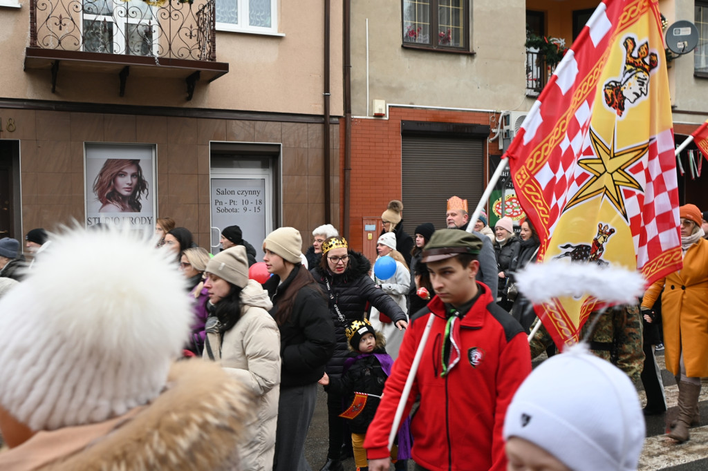 Orszakowy korowód z Pułtuskiej do kościoła