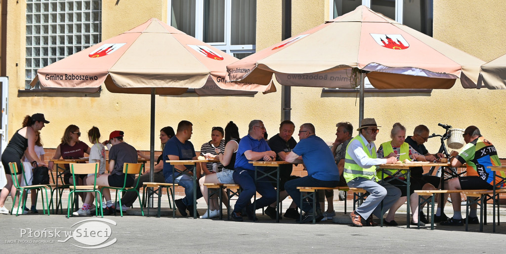 Na rowerach prosto na piknik