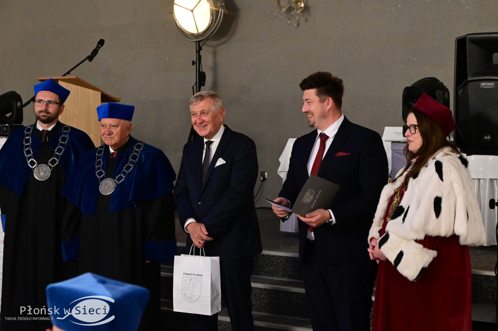 Uroczyście zakończyli rok akademicki