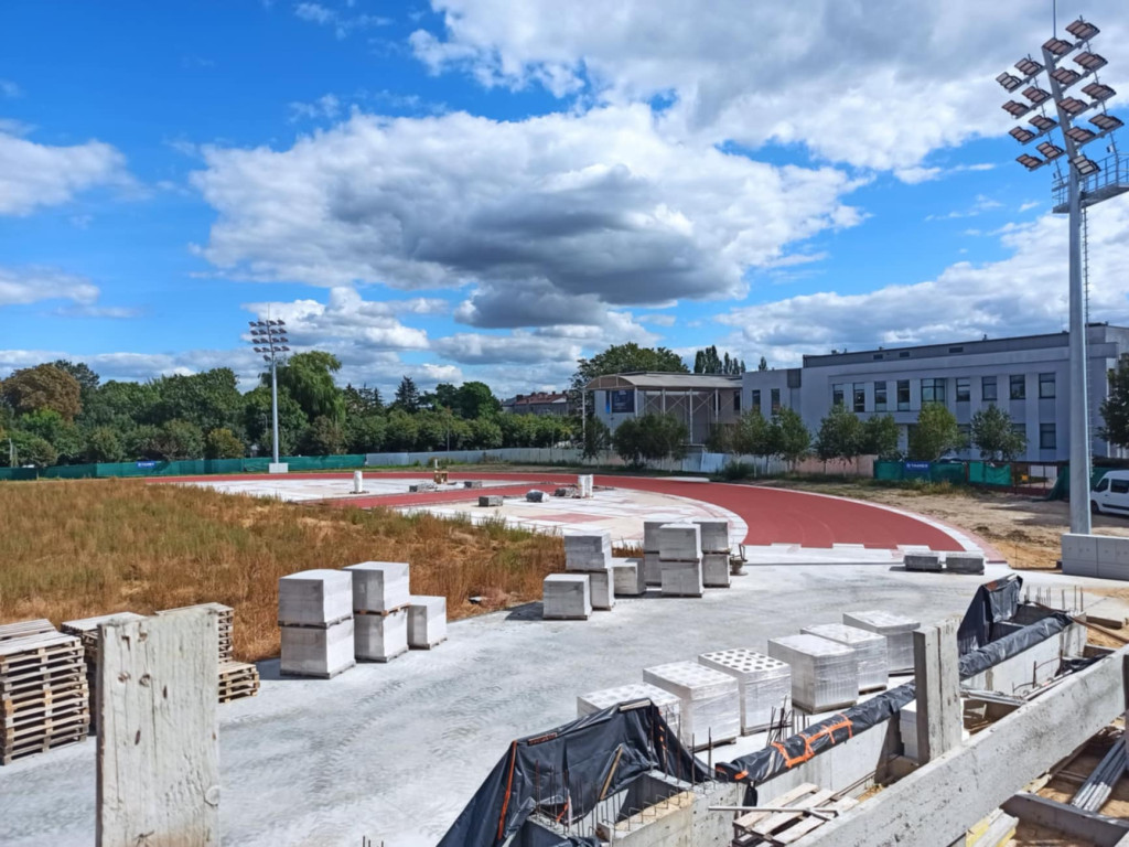 Na placu budowy płońskiego stadionu