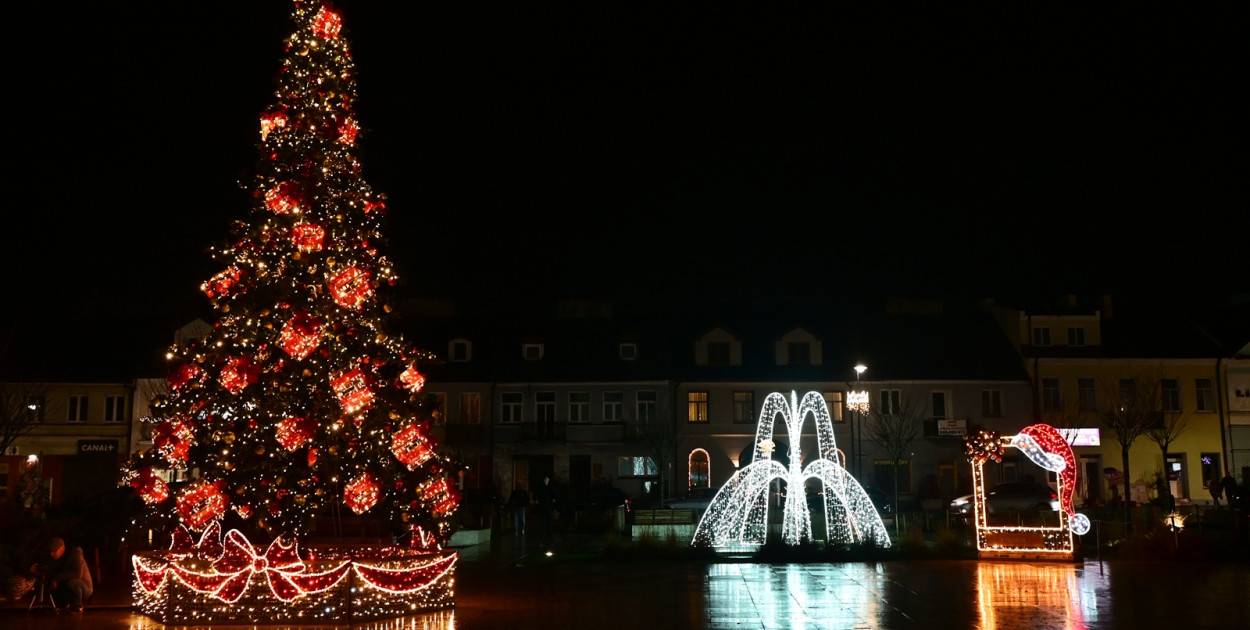 Udekorowany na święta Płońsk