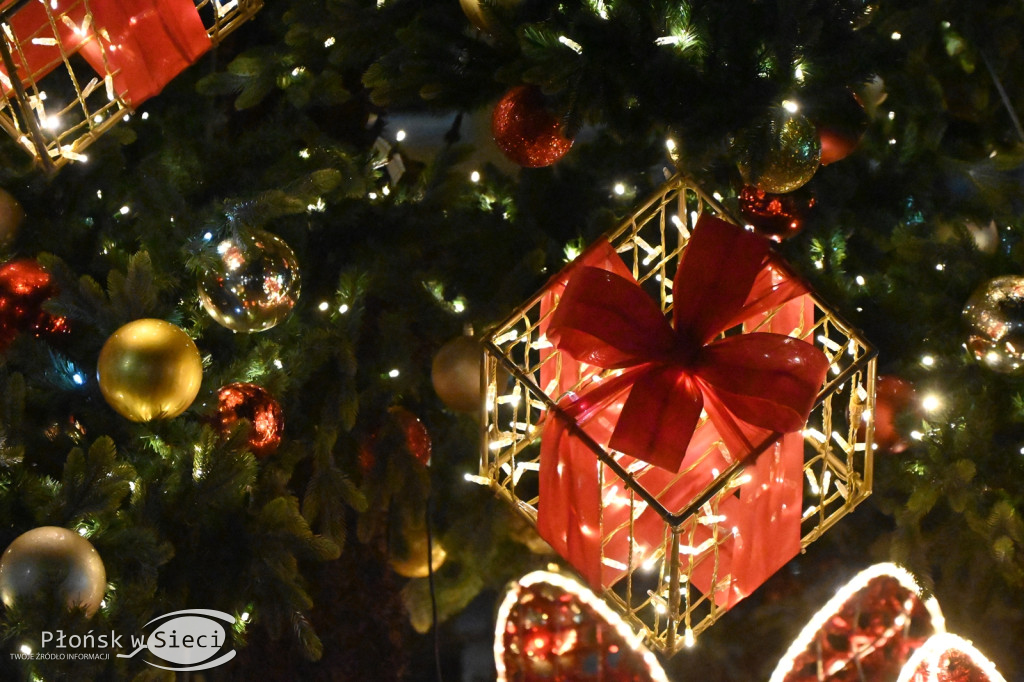 Udekorowany na święta Płońsk
