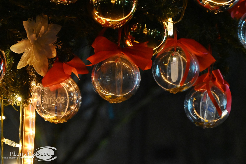 Udekorowany na święta Płońsk