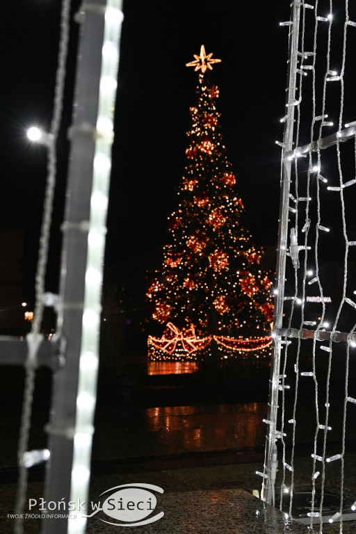 Udekorowany na święta Płońsk