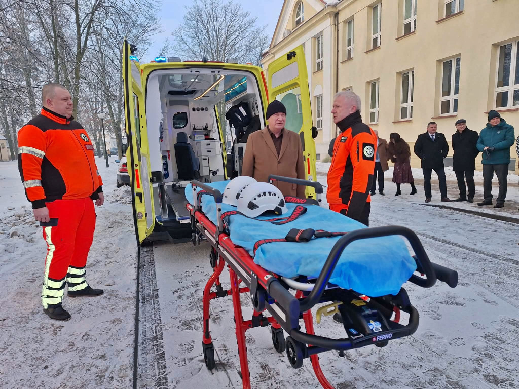 Nowe karetki i sprzęt dla płońskiego szpitala