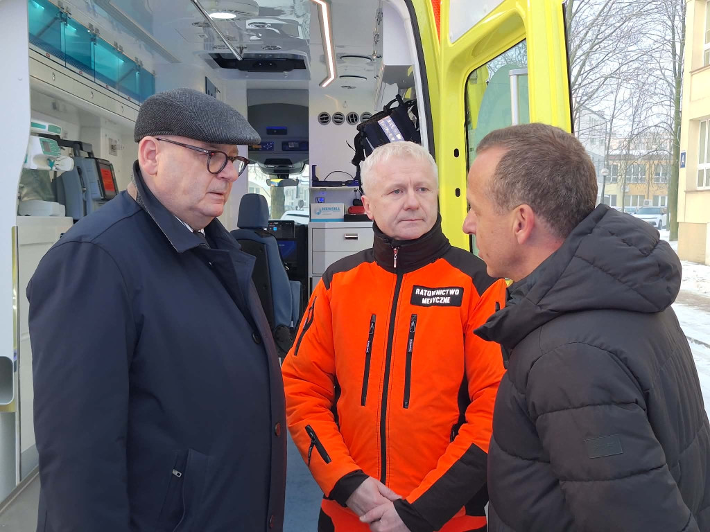 Nowe karetki i sprzęt dla płońskiego szpitala