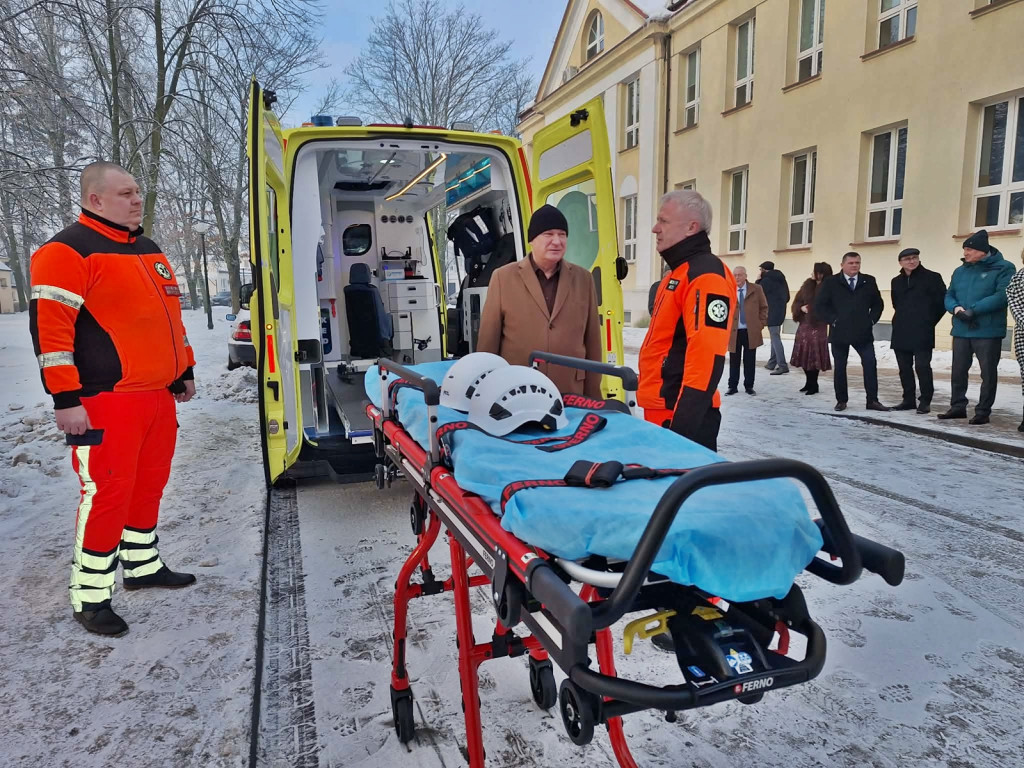 Nowe karetki i sprzęt dla płońskiego szpitala