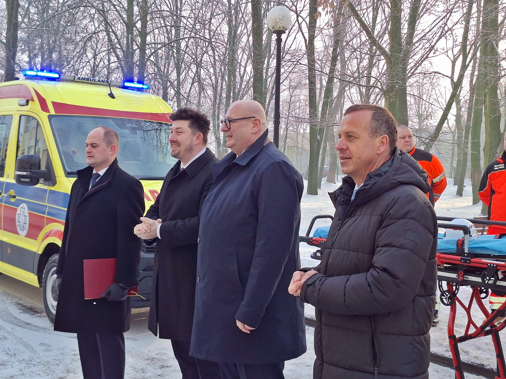 Nowe karetki i sprzęt dla płońskiego szpitala