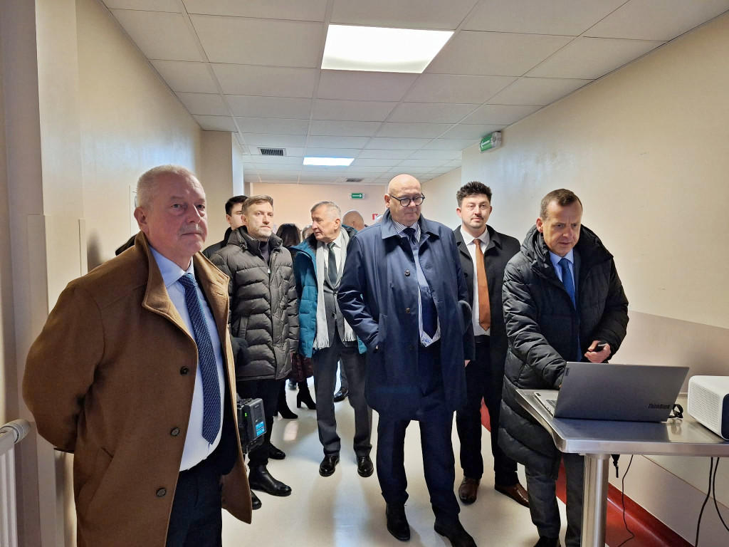 Nowe karetki i sprzęt dla płońskiego szpitala