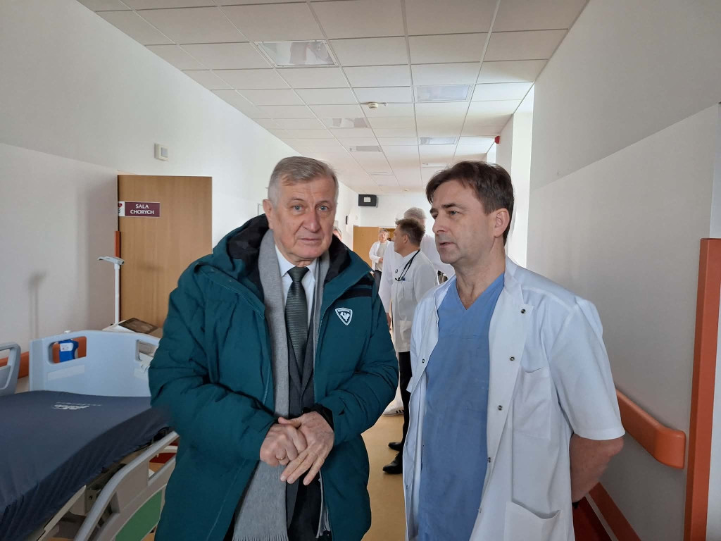 Nowe karetki i sprzęt dla płońskiego szpitala