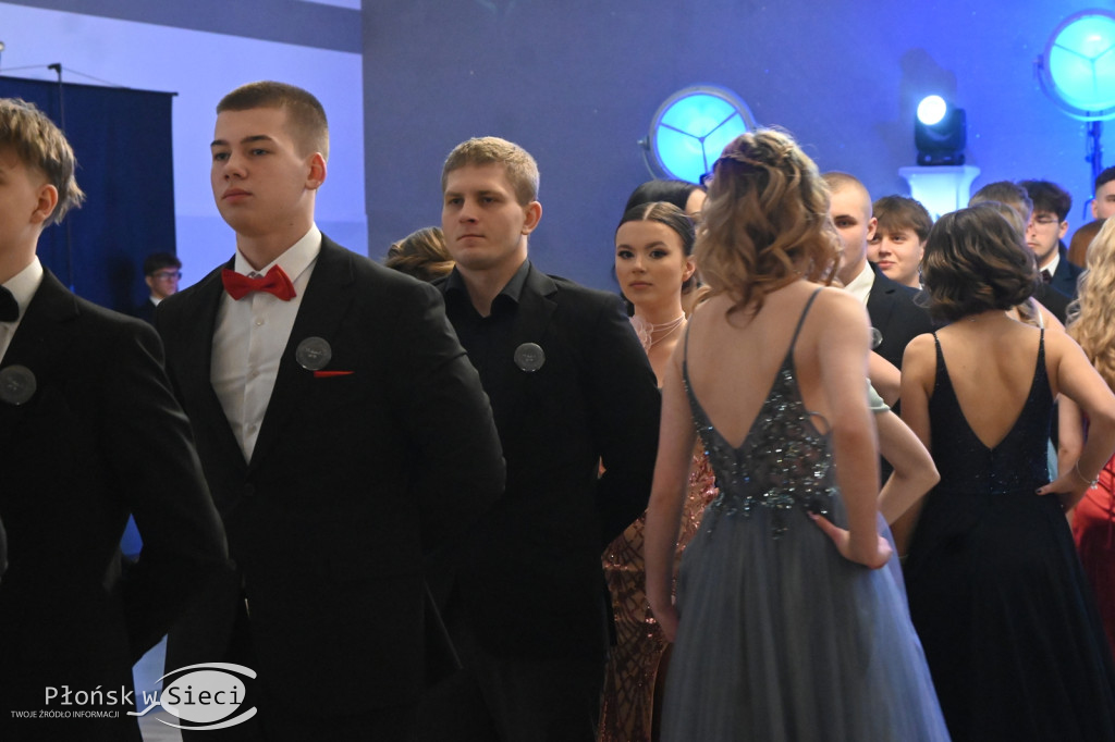 Studniówkowy bal maturzystów z Rutek