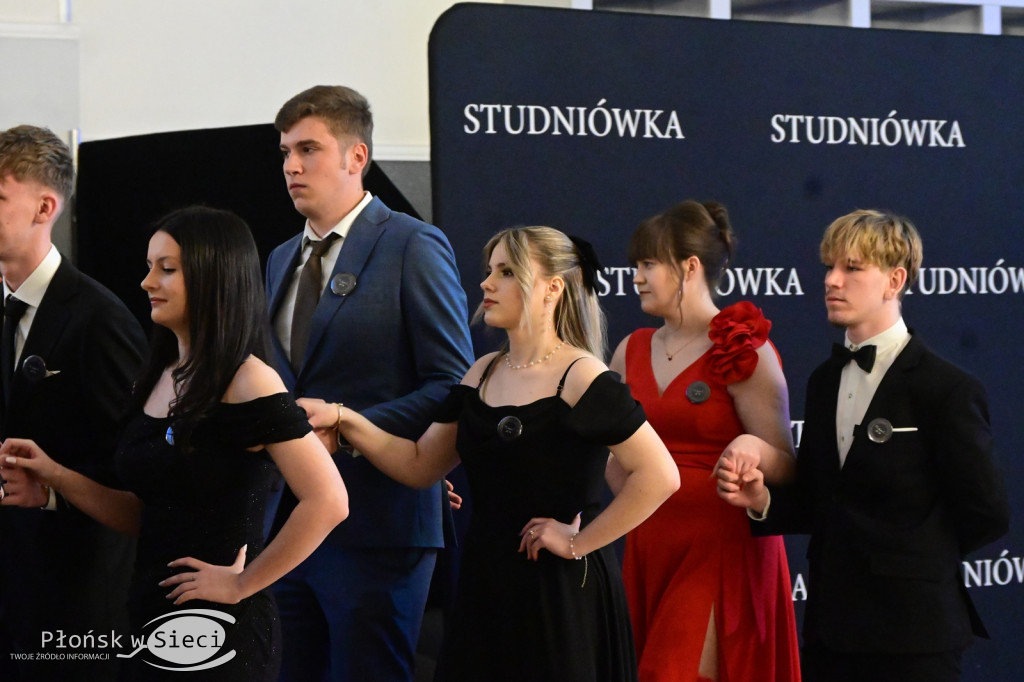Studniówkowy bal maturzystów z Rutek