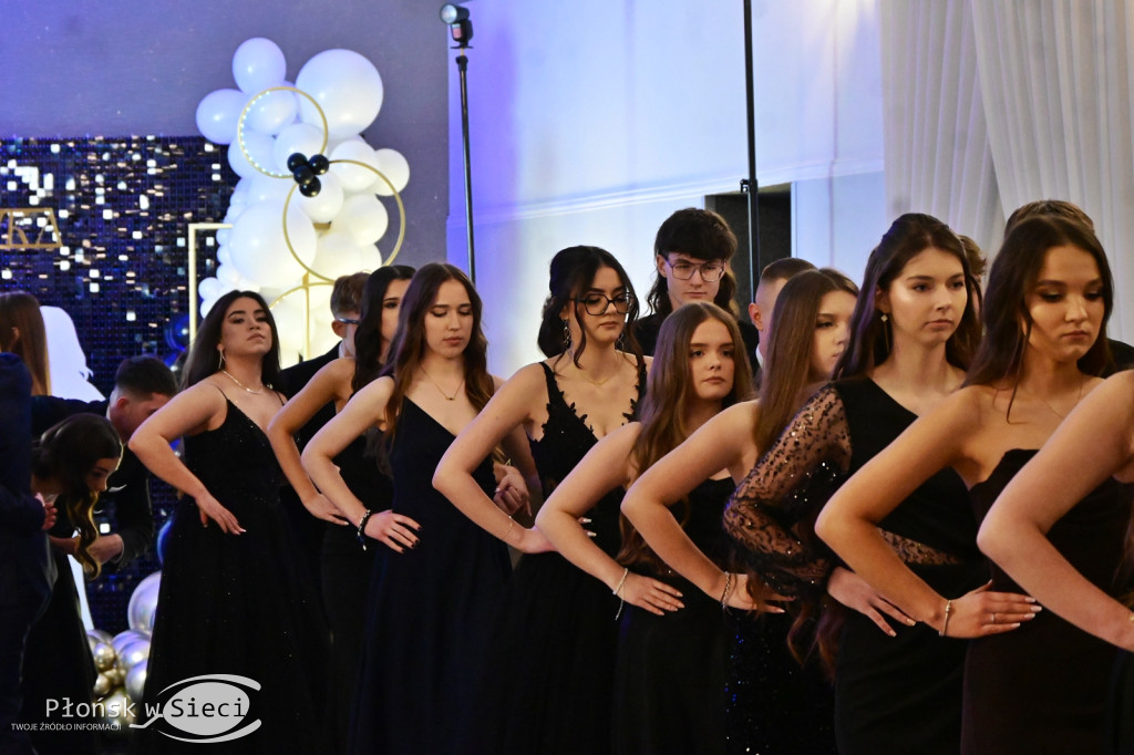 Studniówkowy bal maturzystów z Rutek