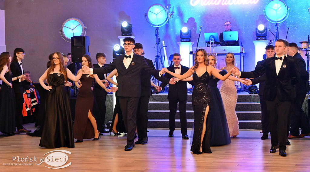 Studniówkowy bal maturzystów z Rutek