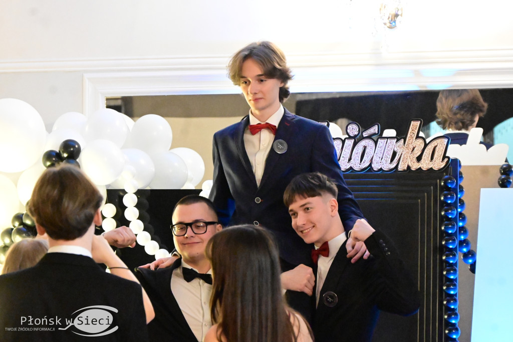 Studniówkowy bal maturzystów z Rutek