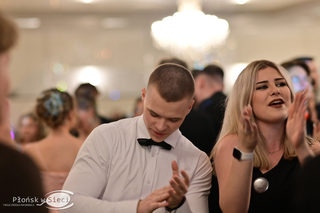 Studniówkowy bal maturzystów z Rutek