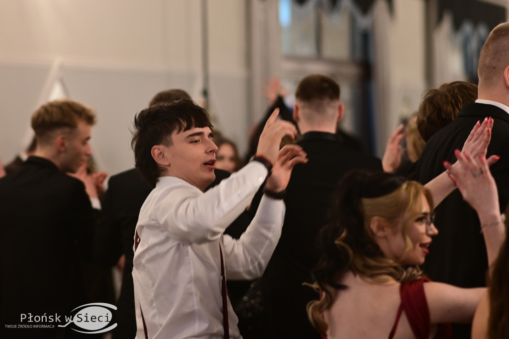 Studniówkowy bal maturzystów z Rutek