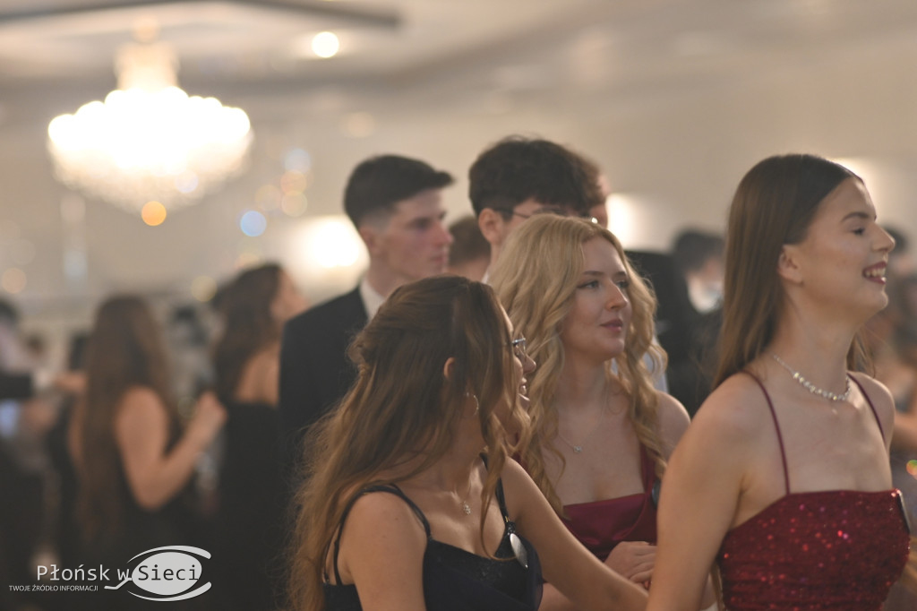 Studniówkowy bal maturzystów z Rutek