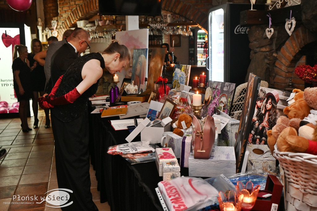 Charytatywny bal w Walentynki