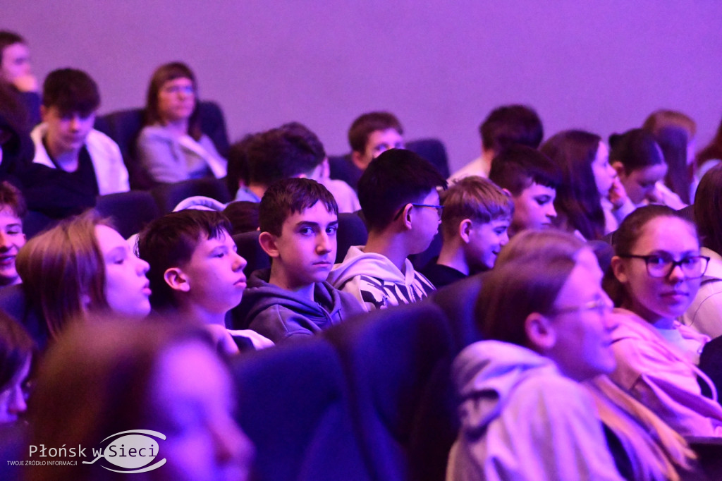 Profilaktyczny spektakl w płońskim kinie