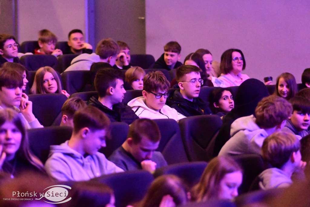 Profilaktyczny spektakl w płońskim kinie