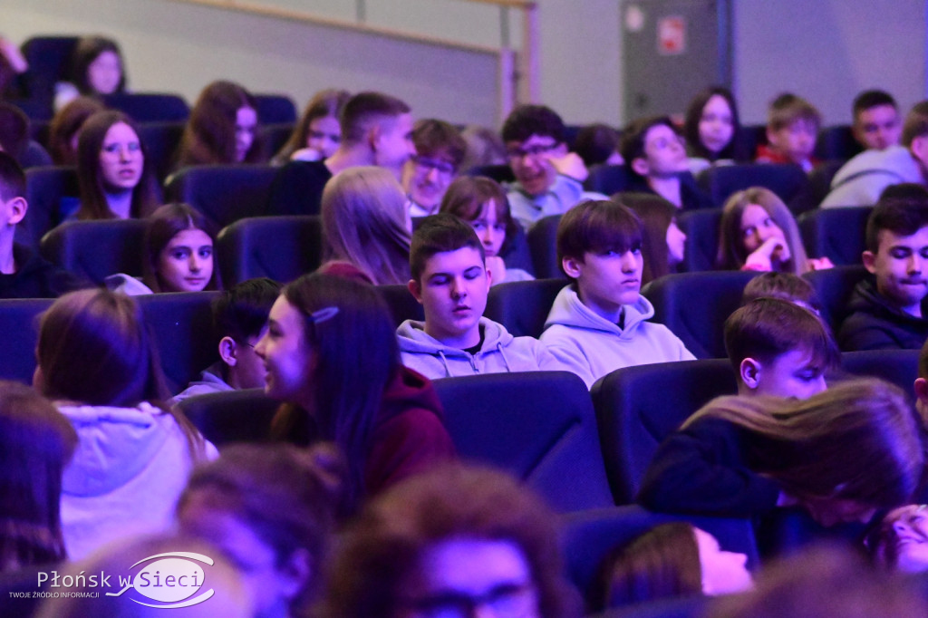 Profilaktyczny spektakl w płońskim kinie