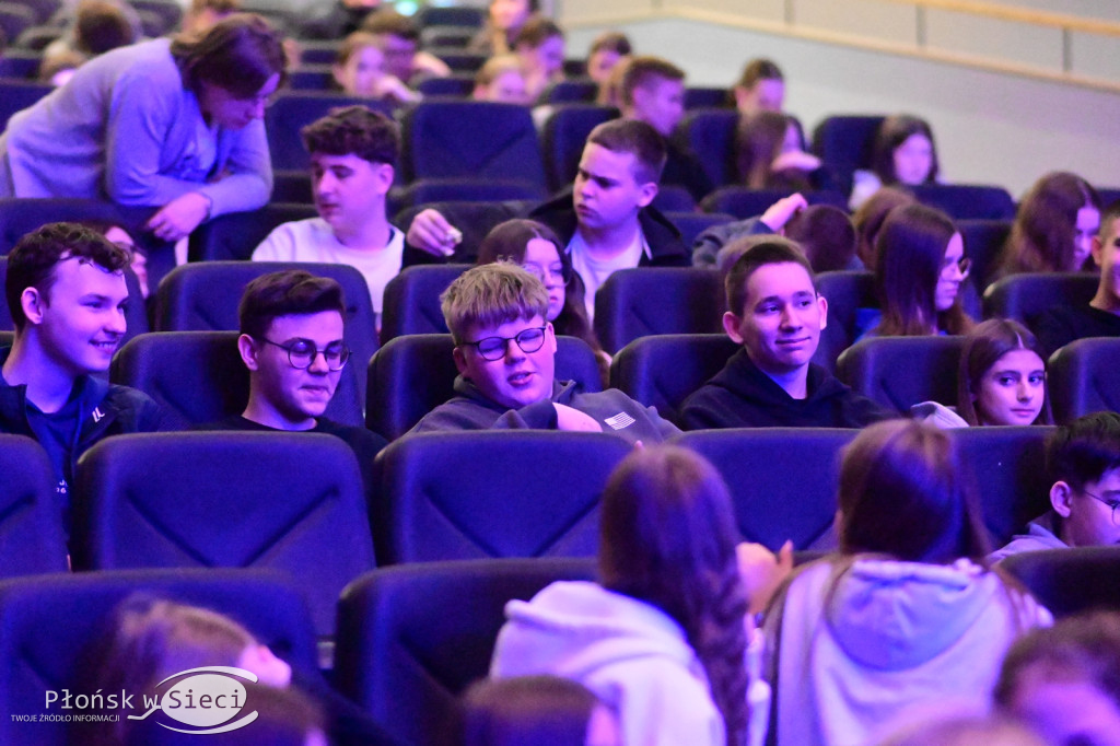 Profilaktyczny spektakl w płońskim kinie