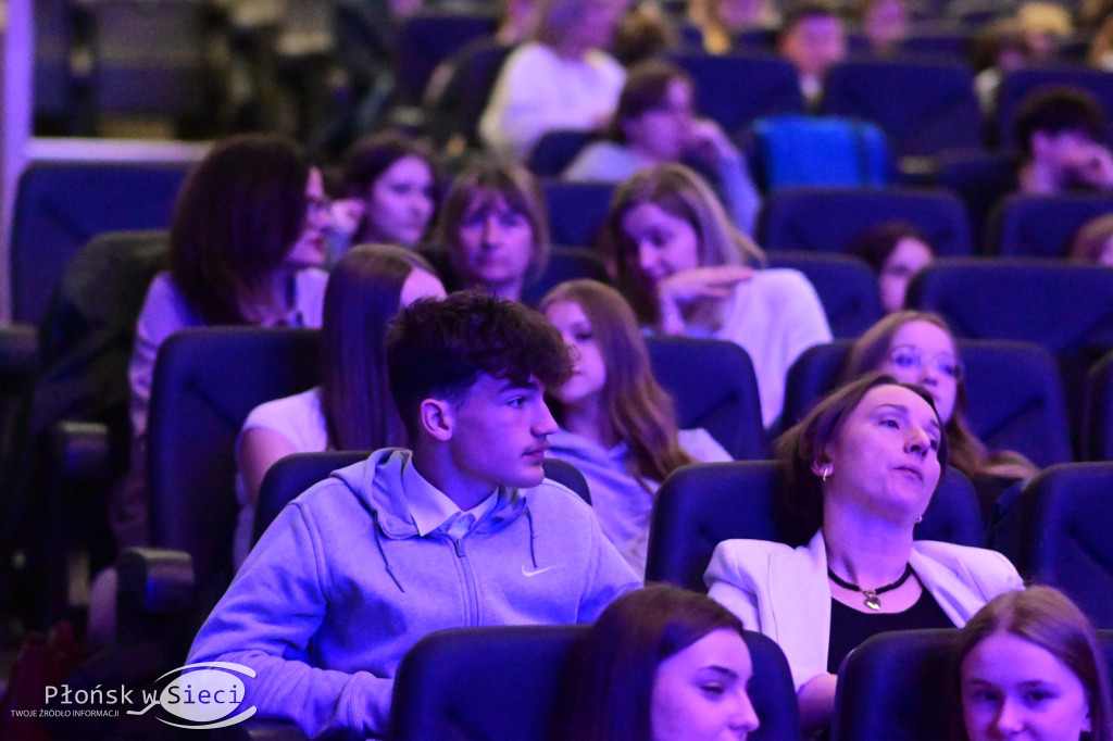 Profilaktyczny spektakl w płońskim kinie