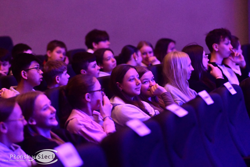 Profilaktyczny spektakl w płońskim kinie