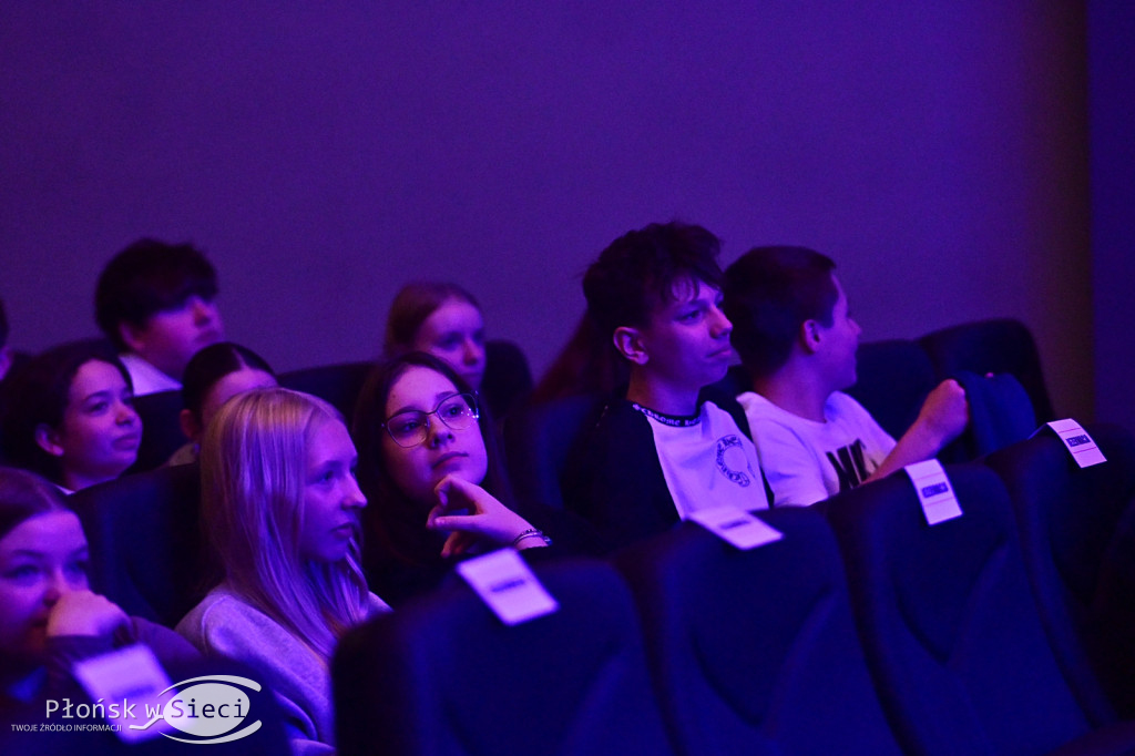 Profilaktyczny spektakl w płońskim kinie