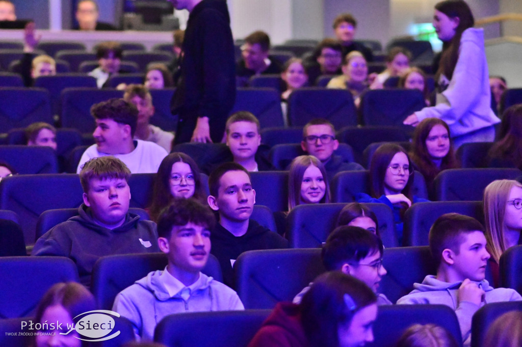 Profilaktyczny spektakl w płońskim kinie