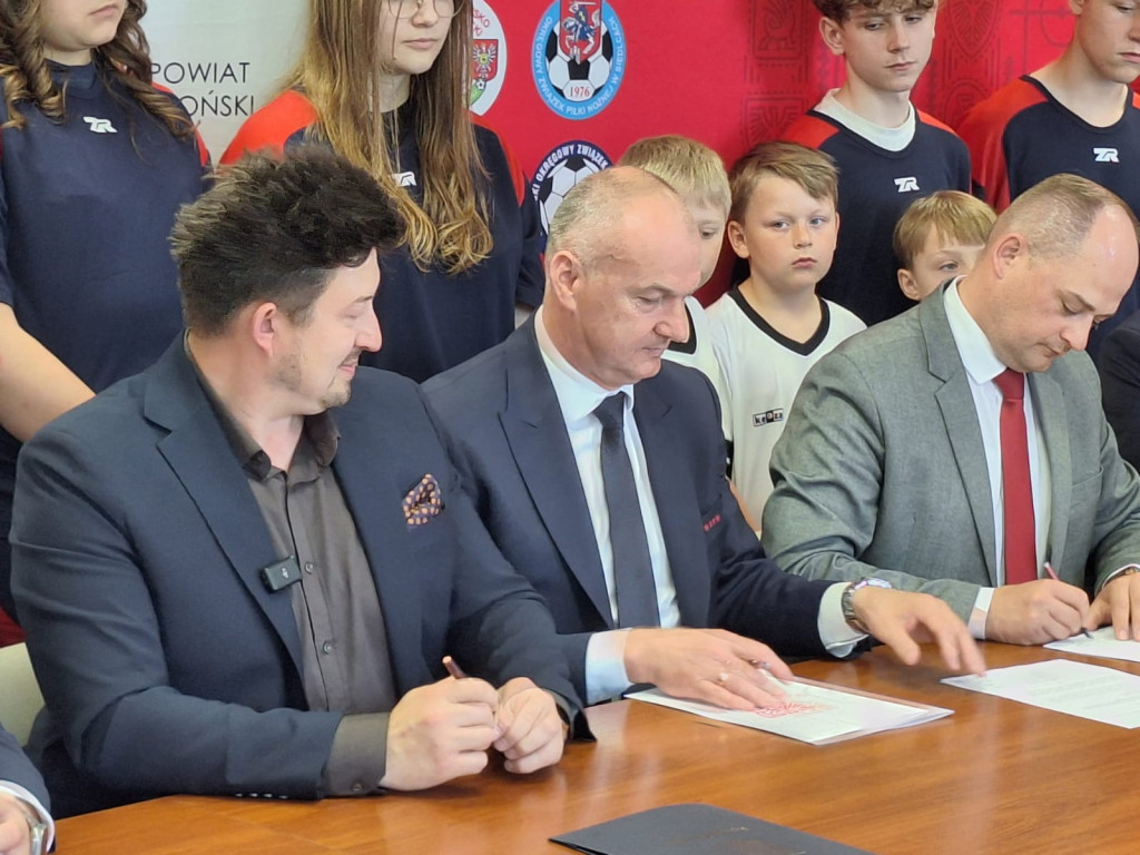 Umowa na piłkarski projekt podpisana