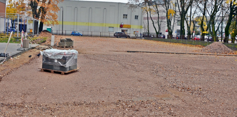 Nowe boisko przy płońskiej ''jedynce" [z ratusza]