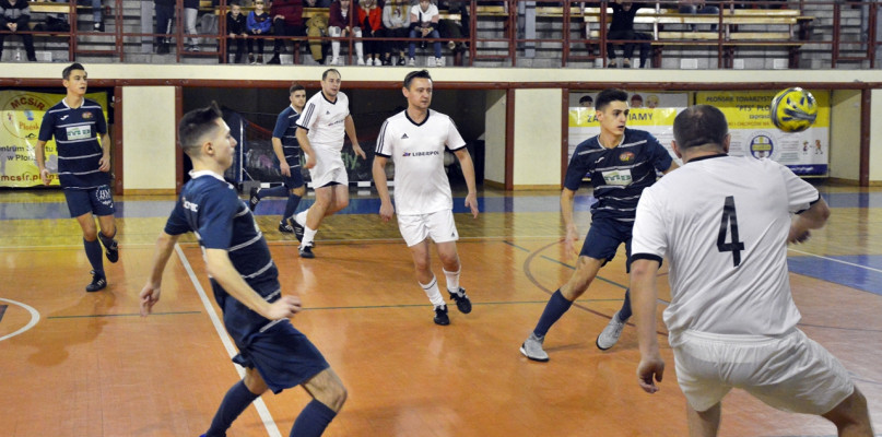 Sylwestrowe granie w płońskiej hali sportowej dla Elwiry [Foto: DT]