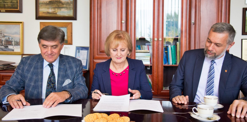 Politechnika obejmie patronatem klasy płońskich 'Rutek' - podpisano porozumienie o