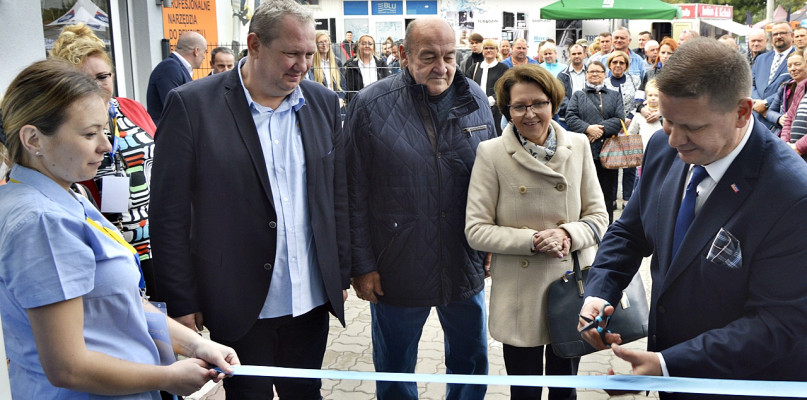 Pszczółka - pracowita w domu i ogrodzie. Nowy market budowlany przy Wyszogrodzkiej