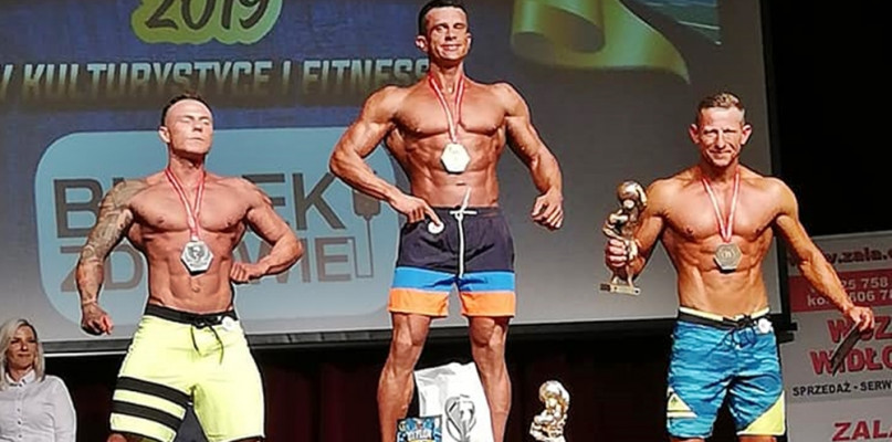 Policjant z Raciąża święci kolejne triumfy w kulturystyce. Poza medalami, jest awa