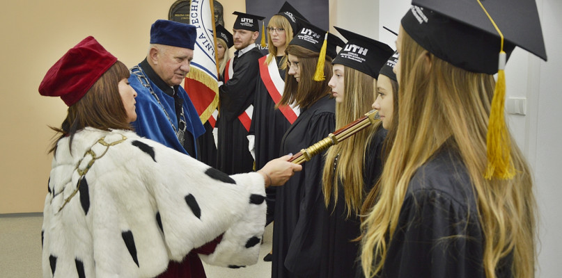 Za studentami pierwszego roku uroczyste ślubowanie. Ruszył nowy rok akademicki na 