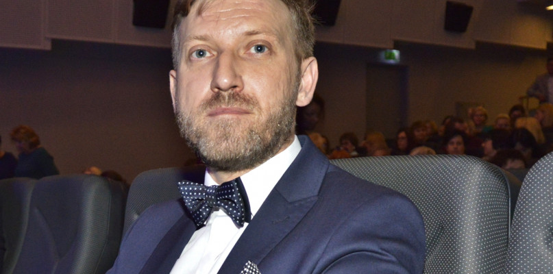 Jarosław Chyliński, dyrektor SP nr 2 w Płońsku podczas miejskich obchodów Dnia Edukacji Narodowej [Foto: Dawid Turowiecki]