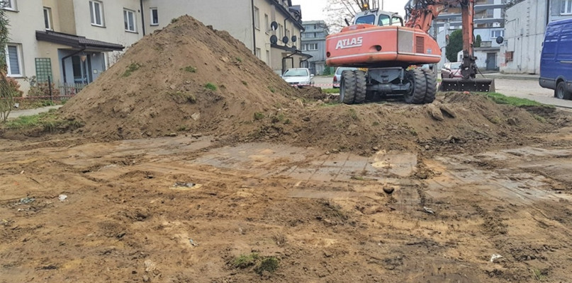 Przy Klonowej ruszyły prace przy nowym placu zabaw [Foto: UM w Płońsku]