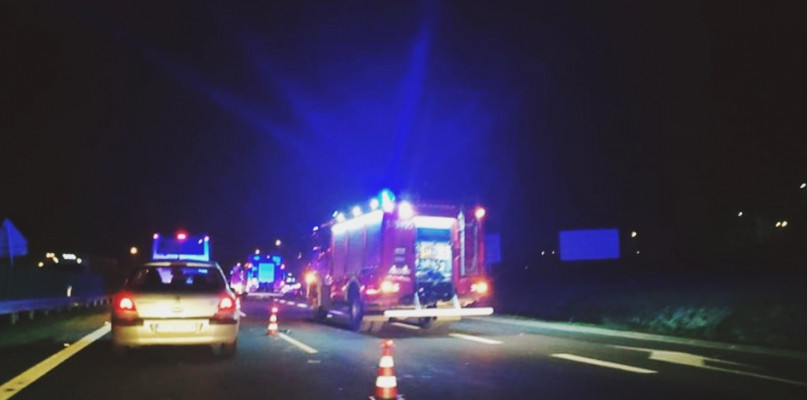 Tragiczny wypadek na 'siódemce' - pod kołami aut ginie pieszy 