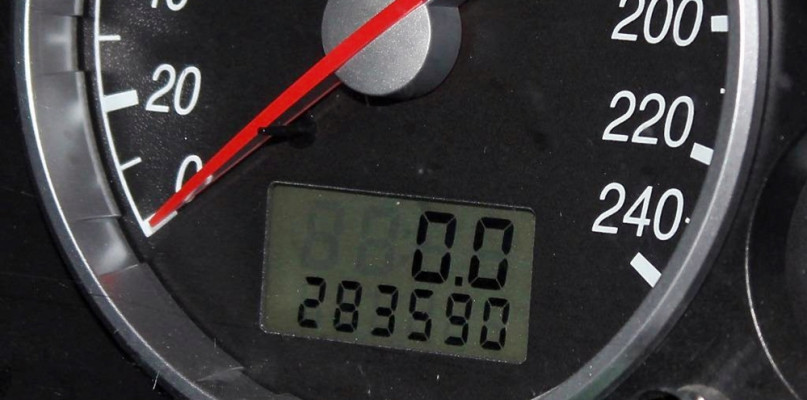 Policjanci zatrzymali samochód z licznikiem cofniętym o ponad 50 tys. kilometrów