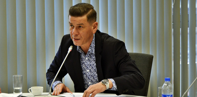 Przez 6 lat mnie i moją rodzinę prześwietliło 128 instytucji! - K. Tucholski. Radn