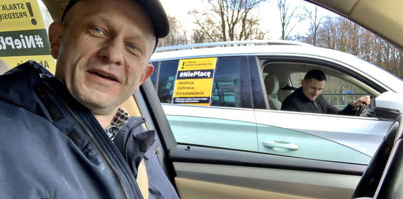 Przybijamy sobie gwóźdź do trumny... - twierdzi Dariusz Serwach, który protestował