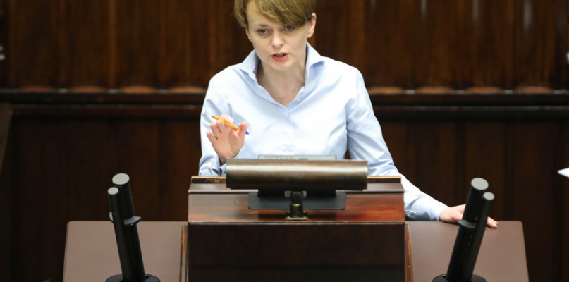 Emilewicz: nowe rozwiązania w tzw. Tarczy 4.0  dot. m.in. zaległych urlopów, samor