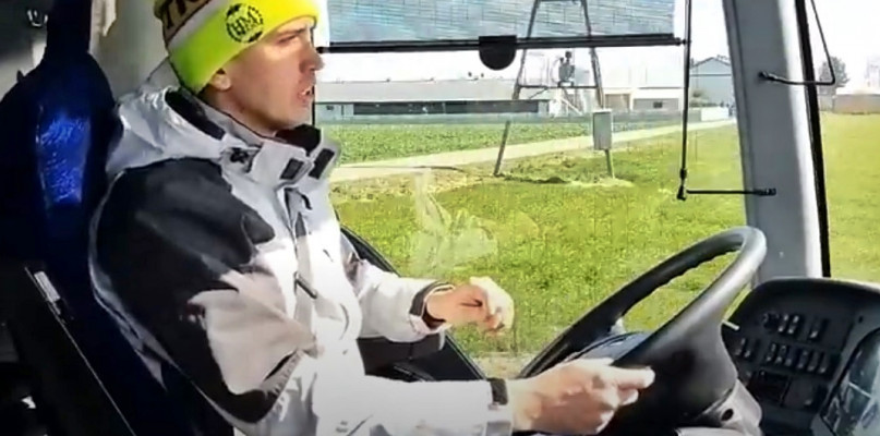Marcin Stasiak, jeden z właścicieli lokalnej firmy przewozowej [screen z nagrania w czasie transportowego przestoju] 